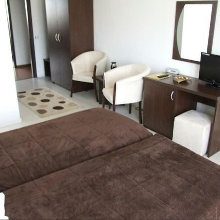 Plaisir Hotel Ploieşti Kültér fotó