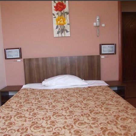 Plaisir Hotel Ploieşti Kültér fotó