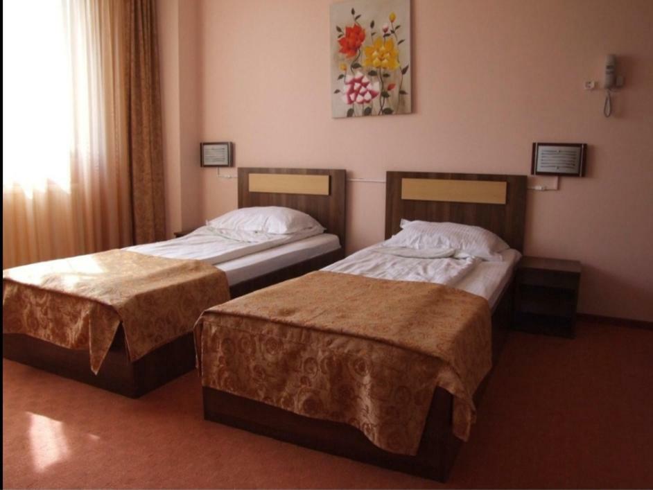 Plaisir Hotel Ploieşti Kültér fotó