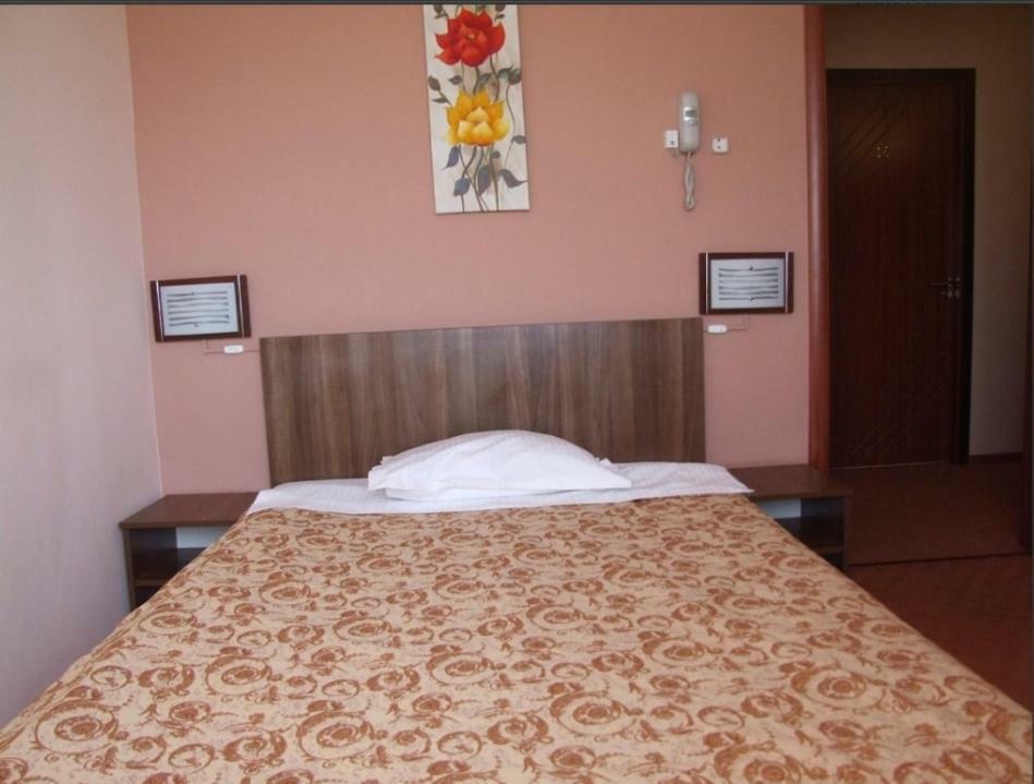 Plaisir Hotel Ploieşti Kültér fotó