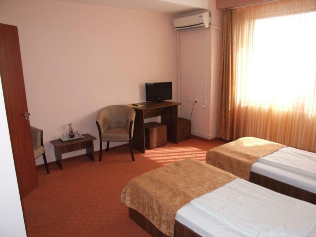 Plaisir Hotel Ploieşti Kültér fotó