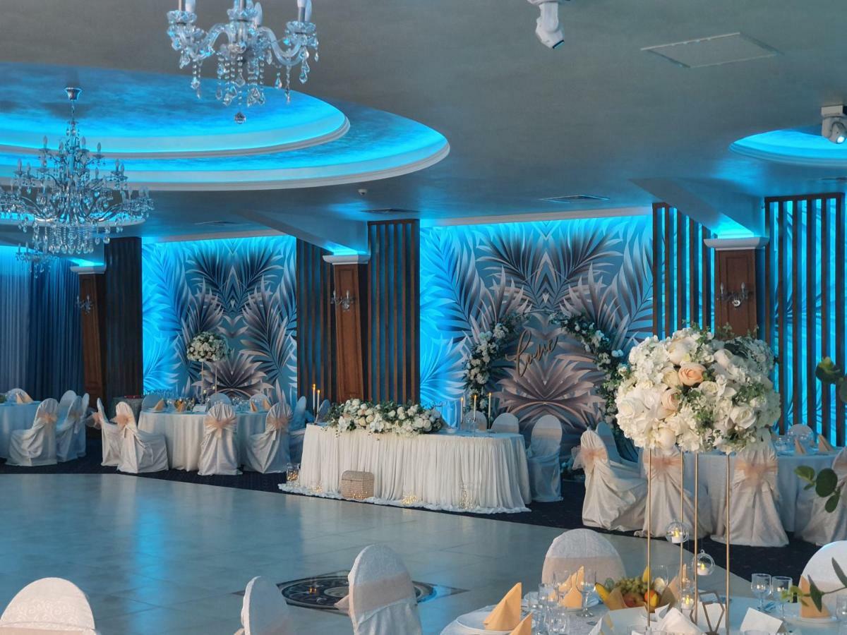 Plaisir Hotel Ploieşti Kültér fotó