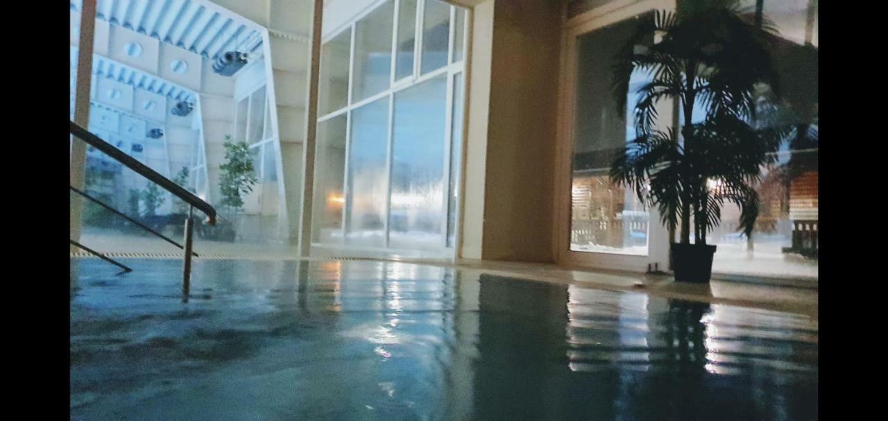 Plaisir Hotel Ploieşti Kültér fotó