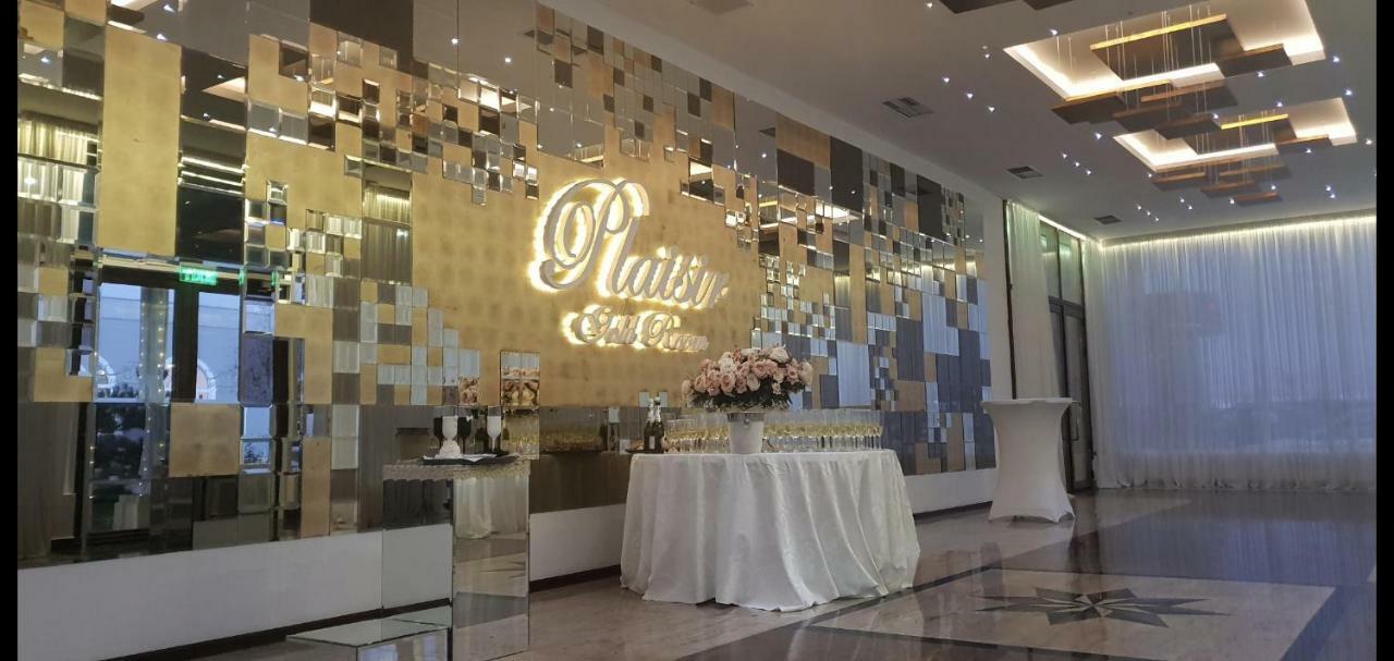 Plaisir Hotel Ploieşti Kültér fotó
