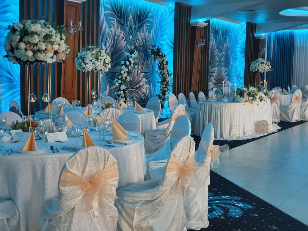 Plaisir Hotel Ploieşti Kültér fotó